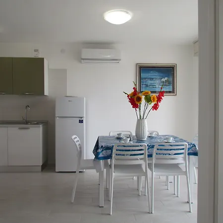 Modern Flat With Sea View-beahost 비비오네